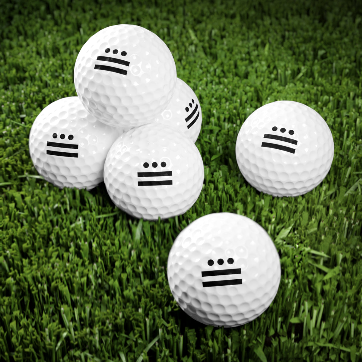 B & W : BALLS